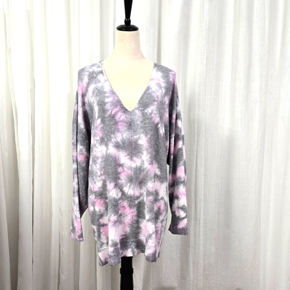 2/$30 Torrid Size 4 Grey and Pink Tie-Dye V-Neck Long Sleeve Sweater